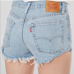 💥Flash sale⚡️Levi's 501 cutoff button fly shorts